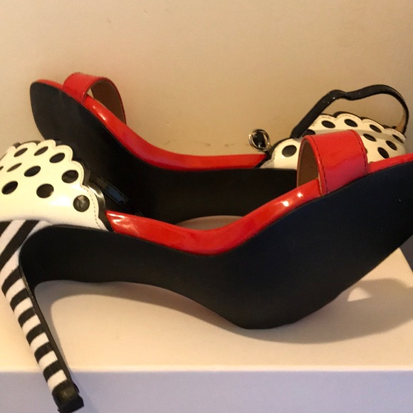 Shoe - Picture 2 of 3